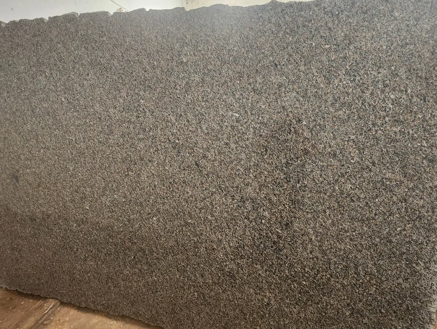 Chapa de Granito Cinza Ocre — foto real