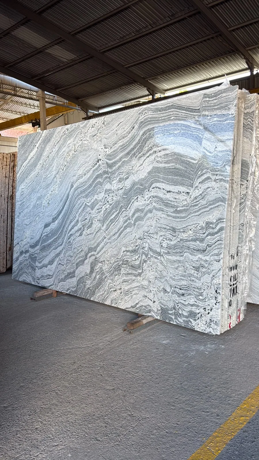Chapa de Granito Branco Alaska — foto real