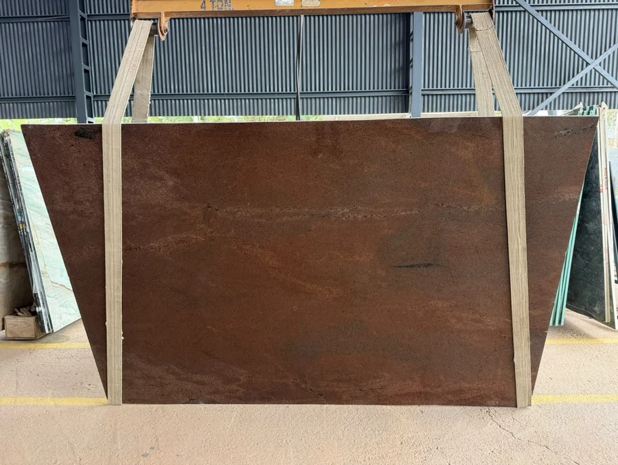Chapa de Granito Marrom Tabaco — foto real