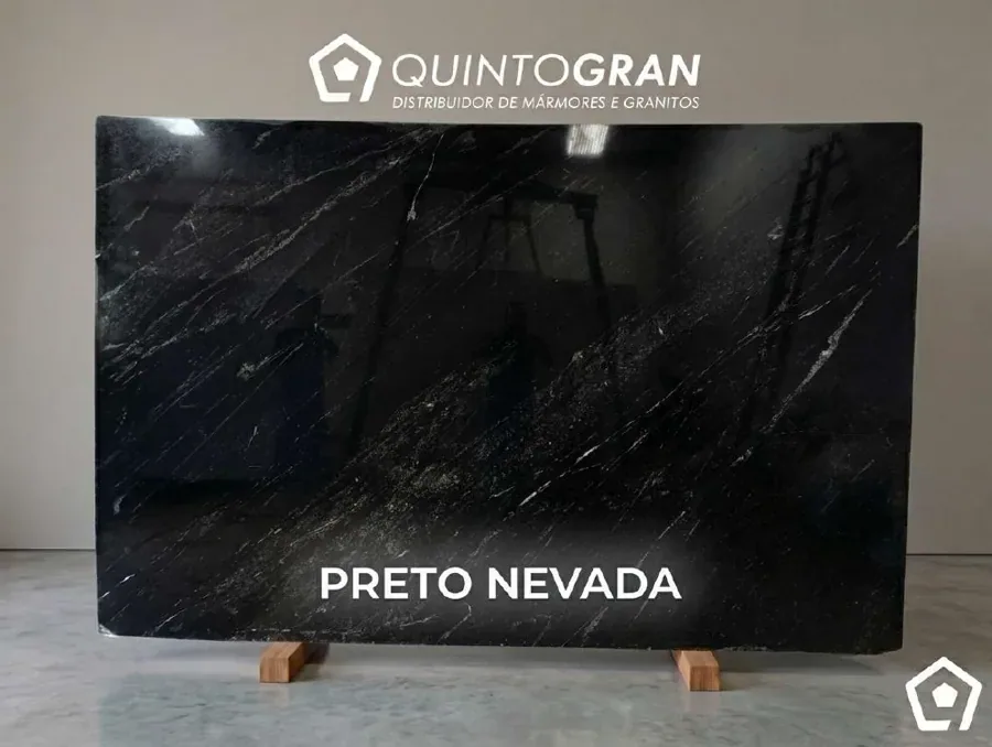 Chapa de Granito Preto Nevada — foto real