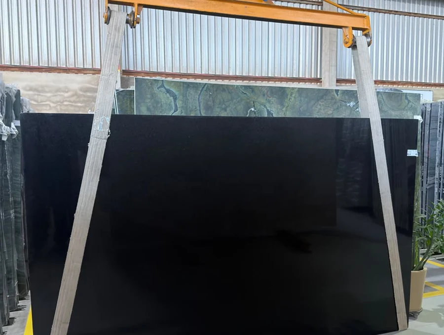 Chapa de Granito Preto Semi Absoluto — foto real